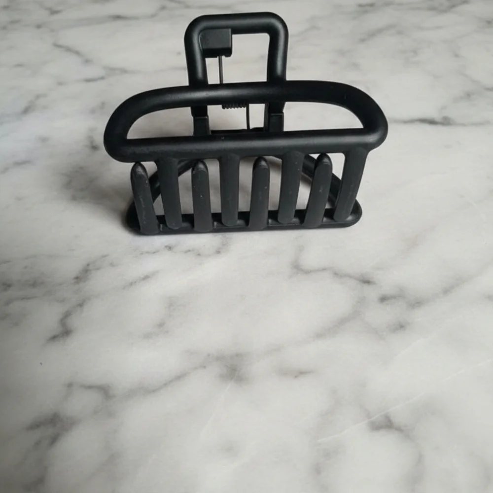 Black Hair Small Claw Clip (New)